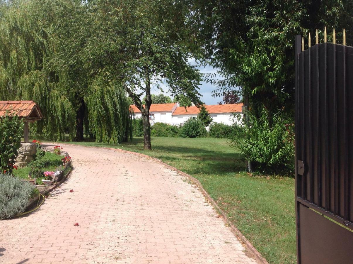 Hotel Bienvenue chez Zina Vesoul Exterior foto