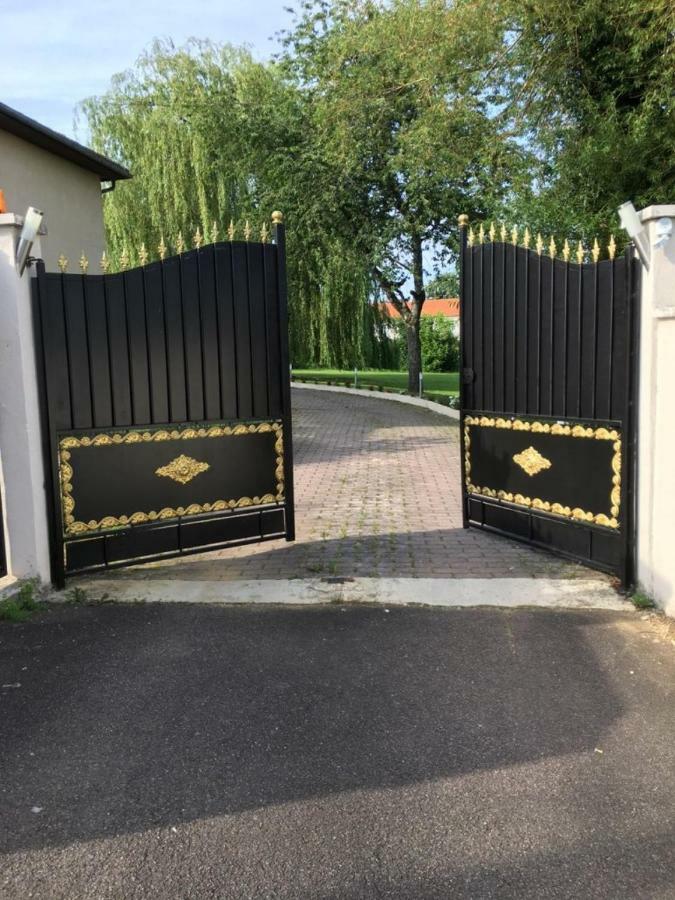 Hotel Bienvenue chez Zina Vesoul Exterior foto